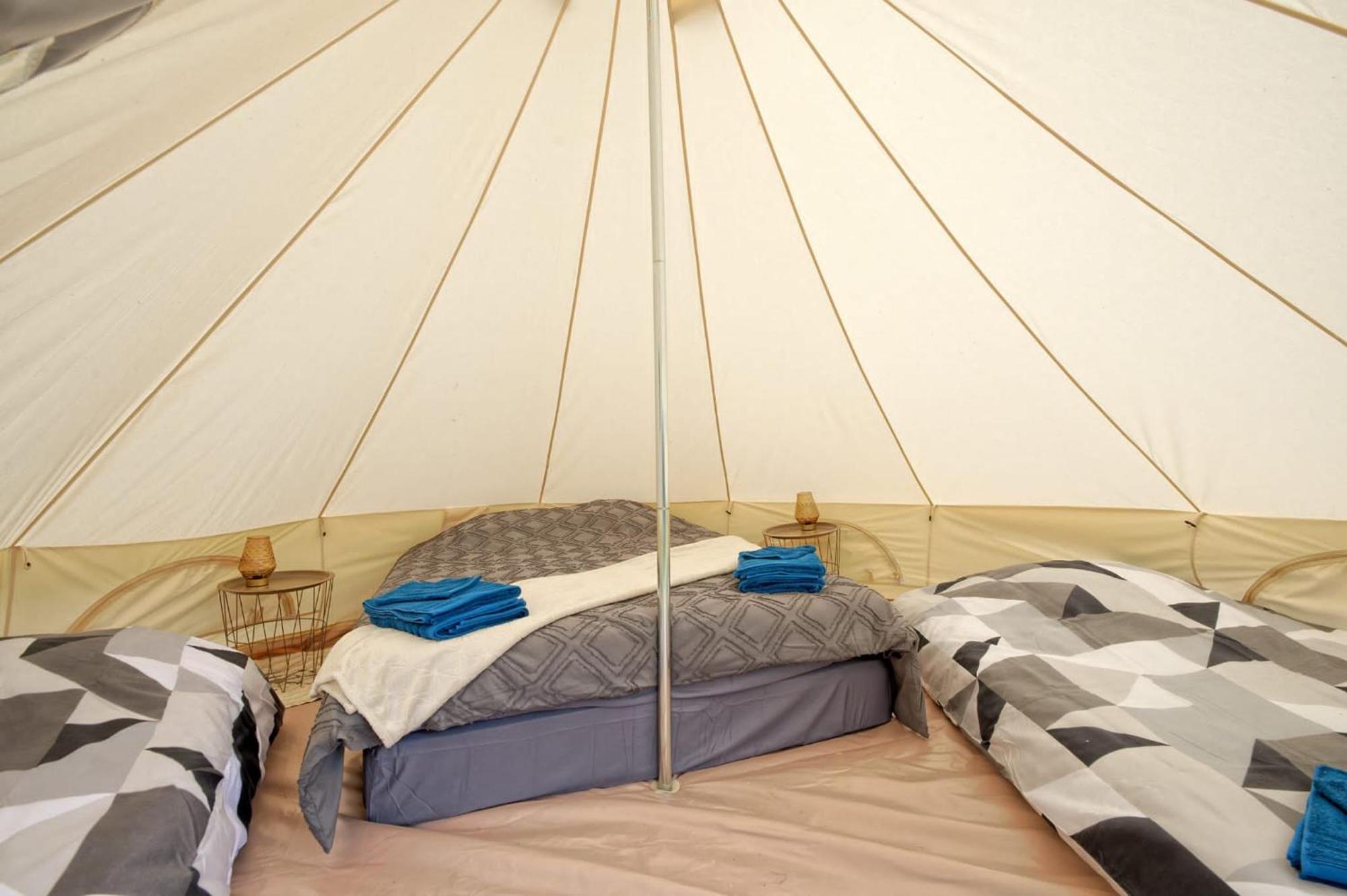 ホテル Tipi Experience L'Echappee Belle Saint-Maudez エクステリア 写真