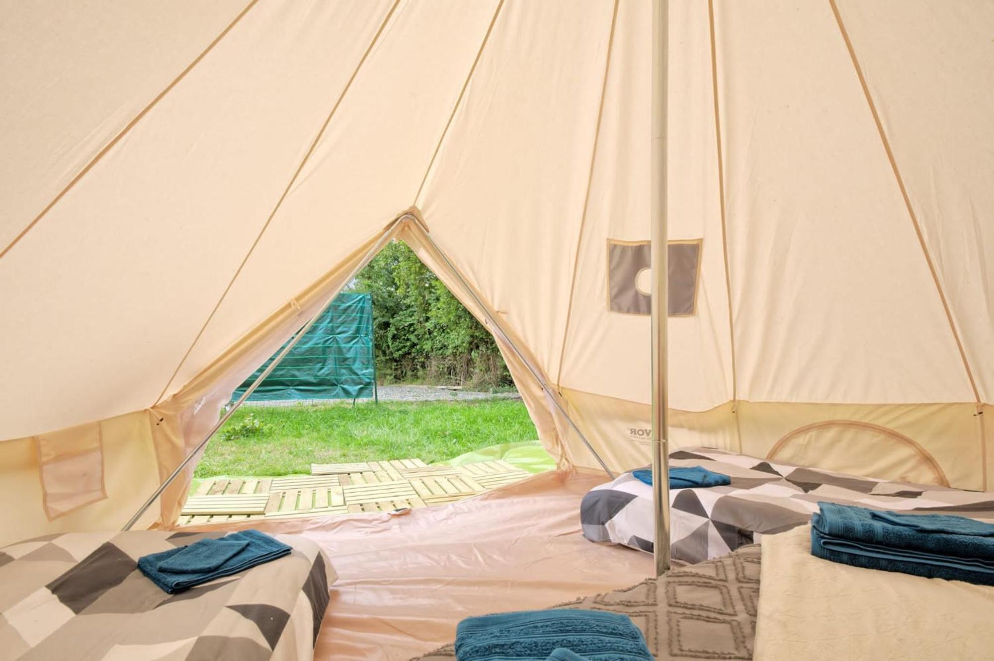 ホテル Tipi Experience L'Echappee Belle Saint-Maudez エクステリア 写真